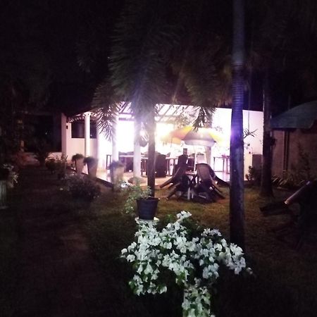 Blue Bell Hotel Negombo Buitenkant foto