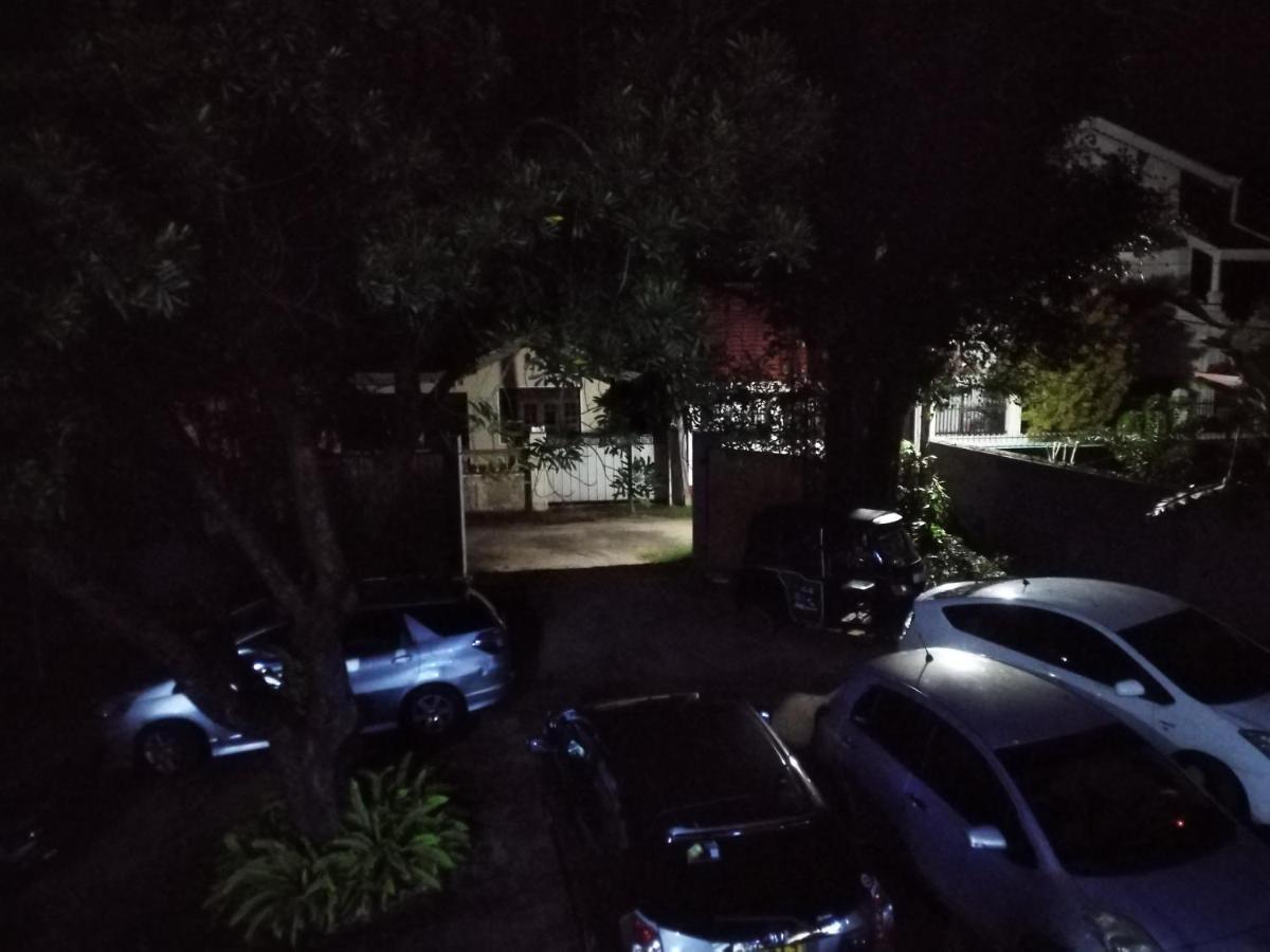 Blue Bell Hotel Negombo Buitenkant foto