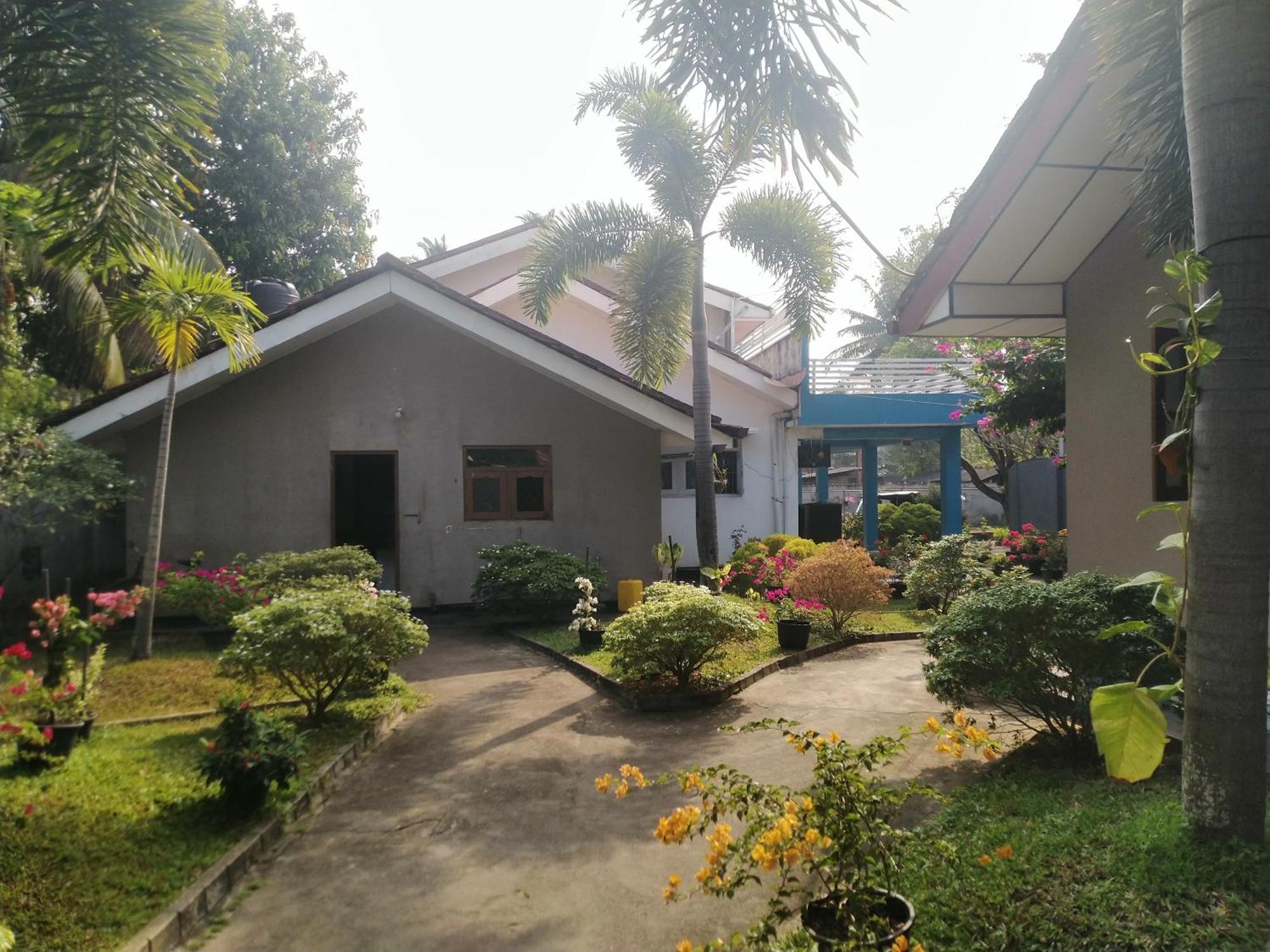 Blue Bell Hotel Negombo Buitenkant foto