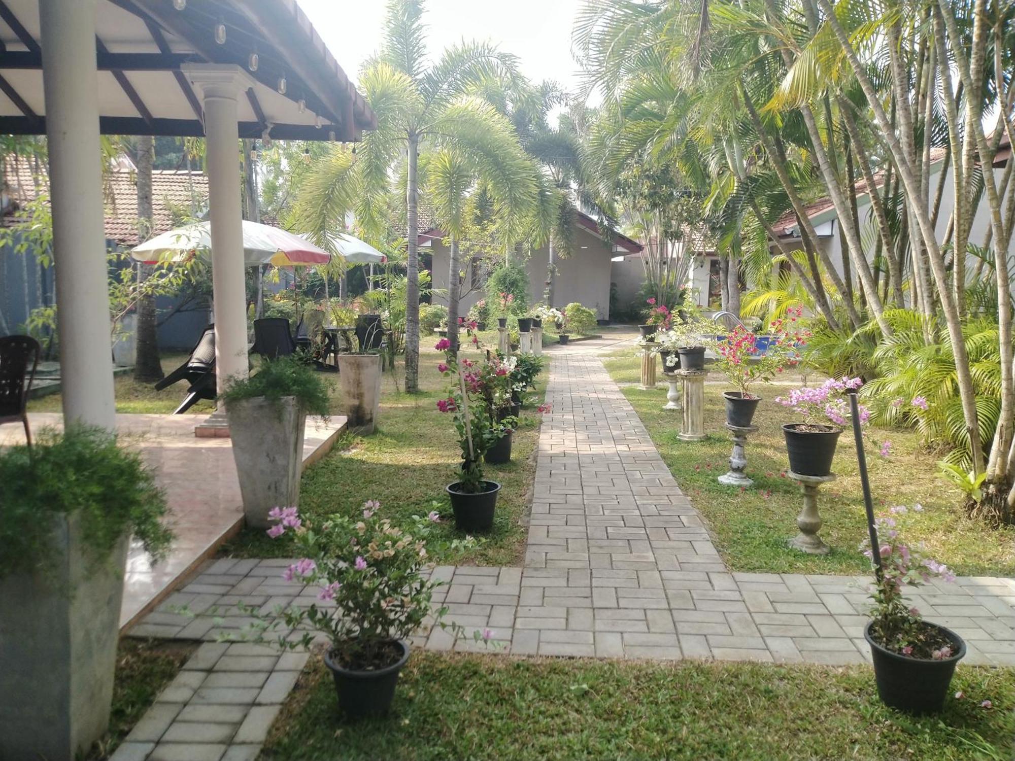 Blue Bell Hotel Negombo Buitenkant foto
