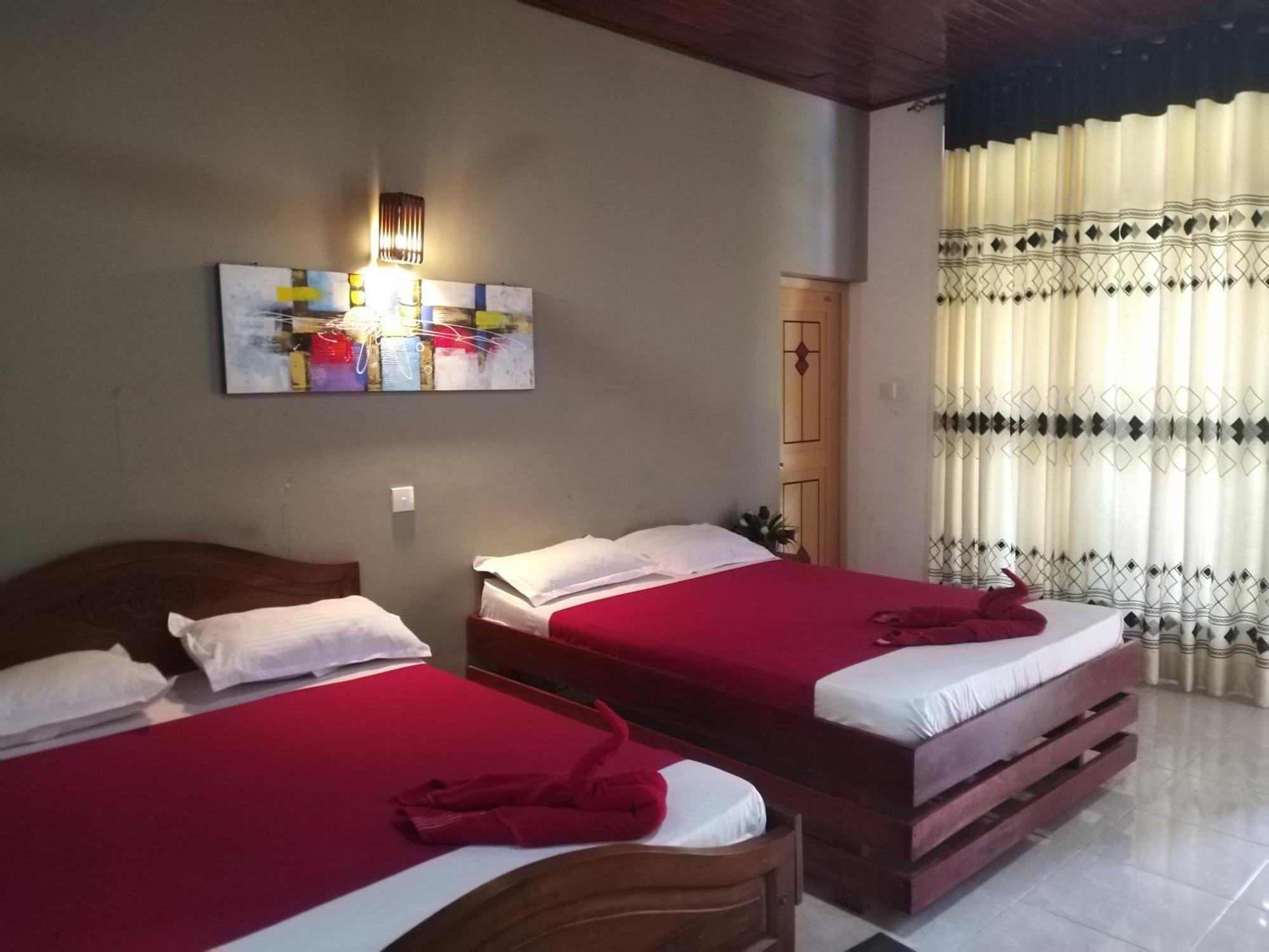 Blue Bell Hotel Negombo Buitenkant foto