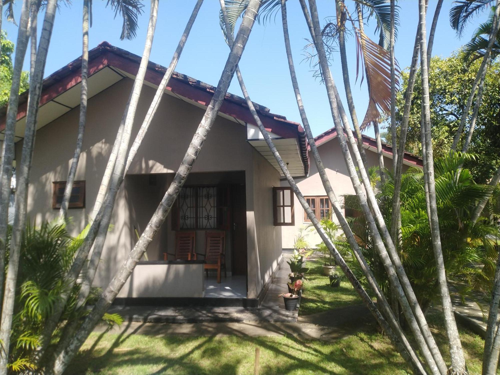 Blue Bell Hotel Negombo Buitenkant foto