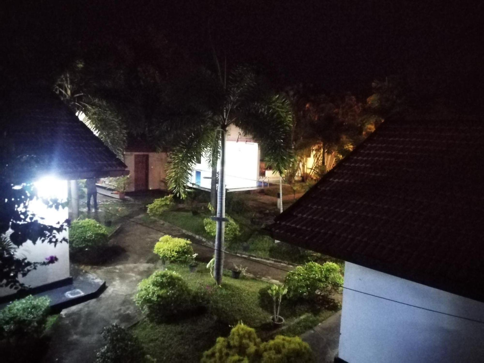 Blue Bell Hotel Negombo Buitenkant foto