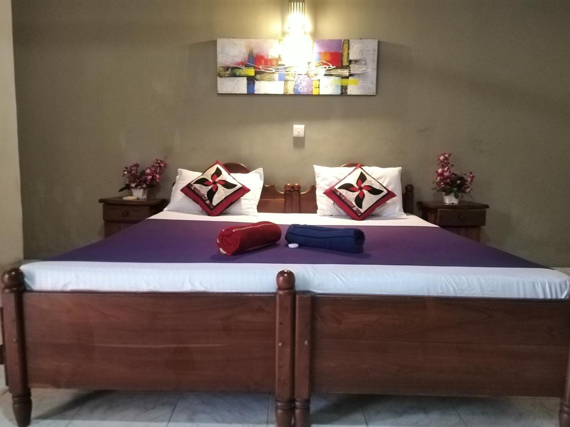 Blue Bell Hotel Negombo Buitenkant foto